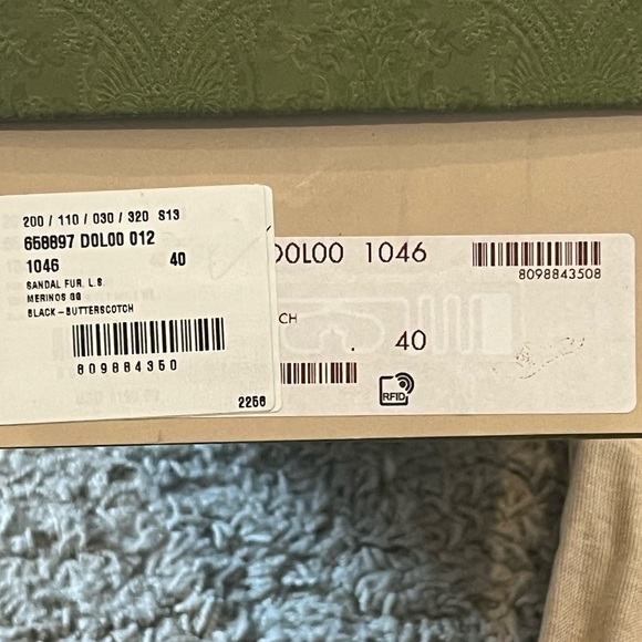 Brand new full set Gucci shearling interlocking mules. - Picture 6 of 8